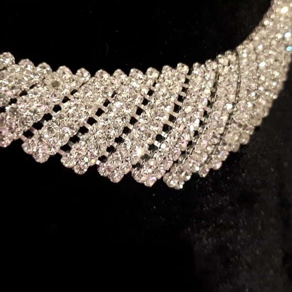Gorgeous Rhinestone Statement Necklace Graduating Chevron - Picture 10 of 14
